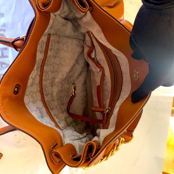 SOLD!!!🔥🔥Michael Kors🔥🔥 Handbag - Picture 5 of 5